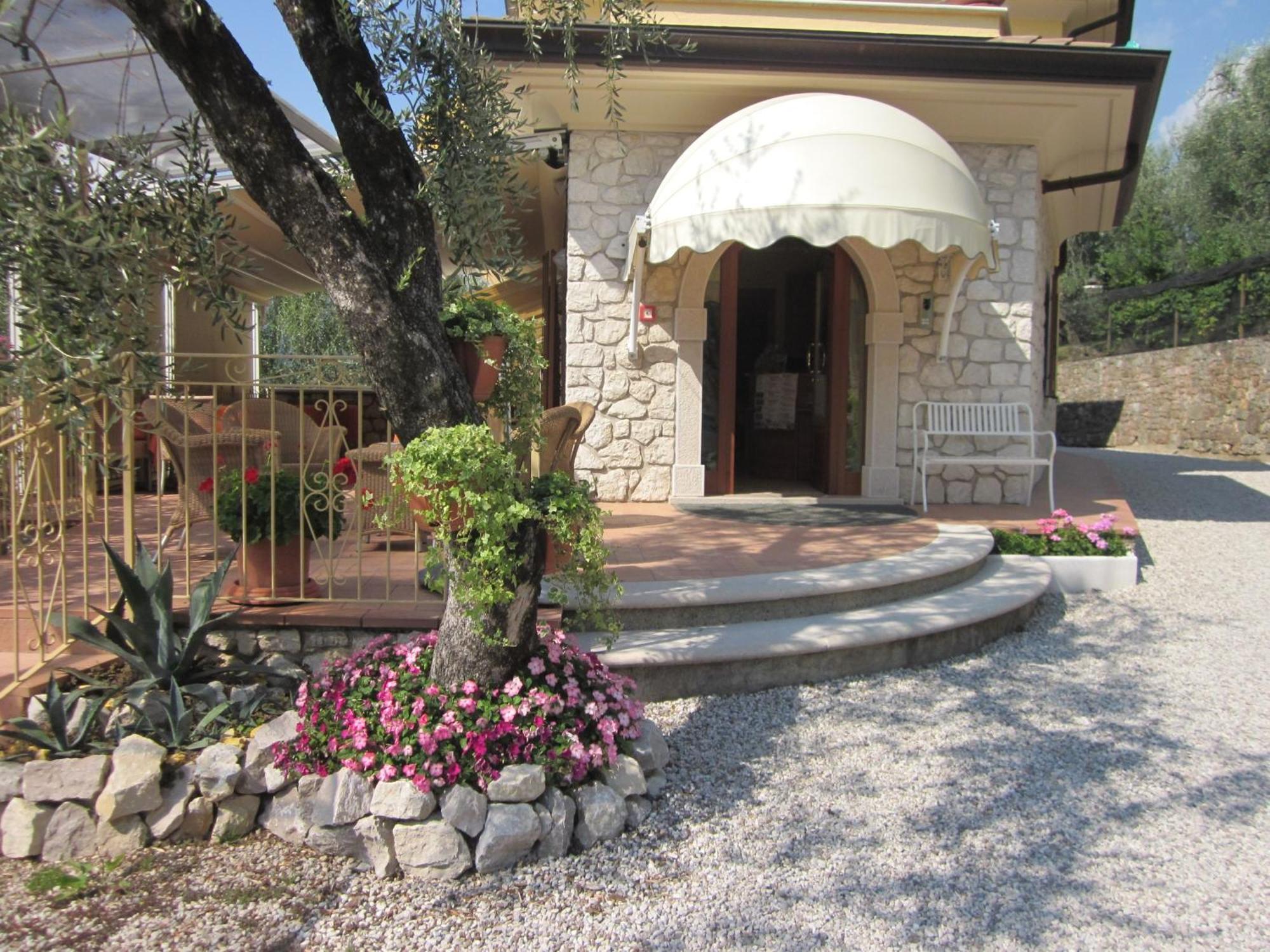 Residence Casa Maria Assenza Exterior foto